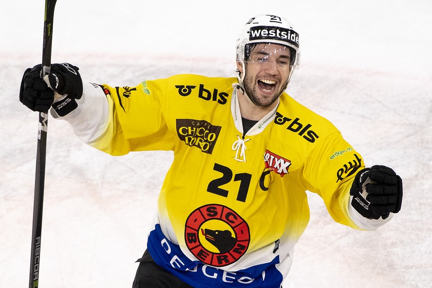 Berns Simon Moser jubelt nach dem Sieg (3-2), beim Eishockey Meisterschaftsspiel der National League zwischen dem HC Biel und dem SC Bern, am Samstag, 3. November 2018, in der Tissot Arena in Biel. (K ...