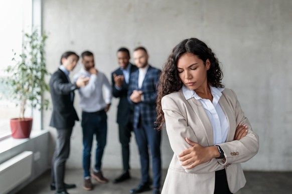 Sexismus, Männer gegen Frauen, Büro, Arbeitsplatz