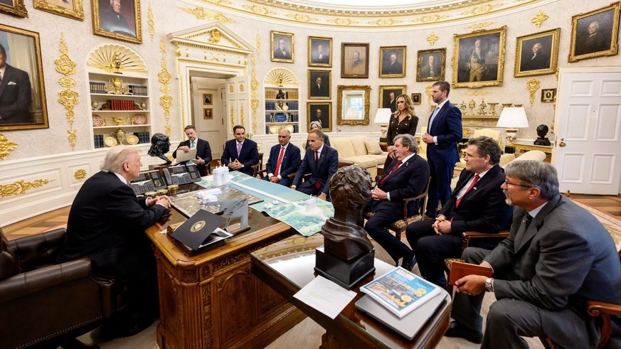 Schweizer Wirtschaftsführer bei Donald Trump Oval Office Partners Group Swiss business Diego Aponte MSC Jean-Frédéric Dufour Rolex Alfred Gantner Daniel Jaeggi Mercuria Johann Rupert Richemont Marwan  ...