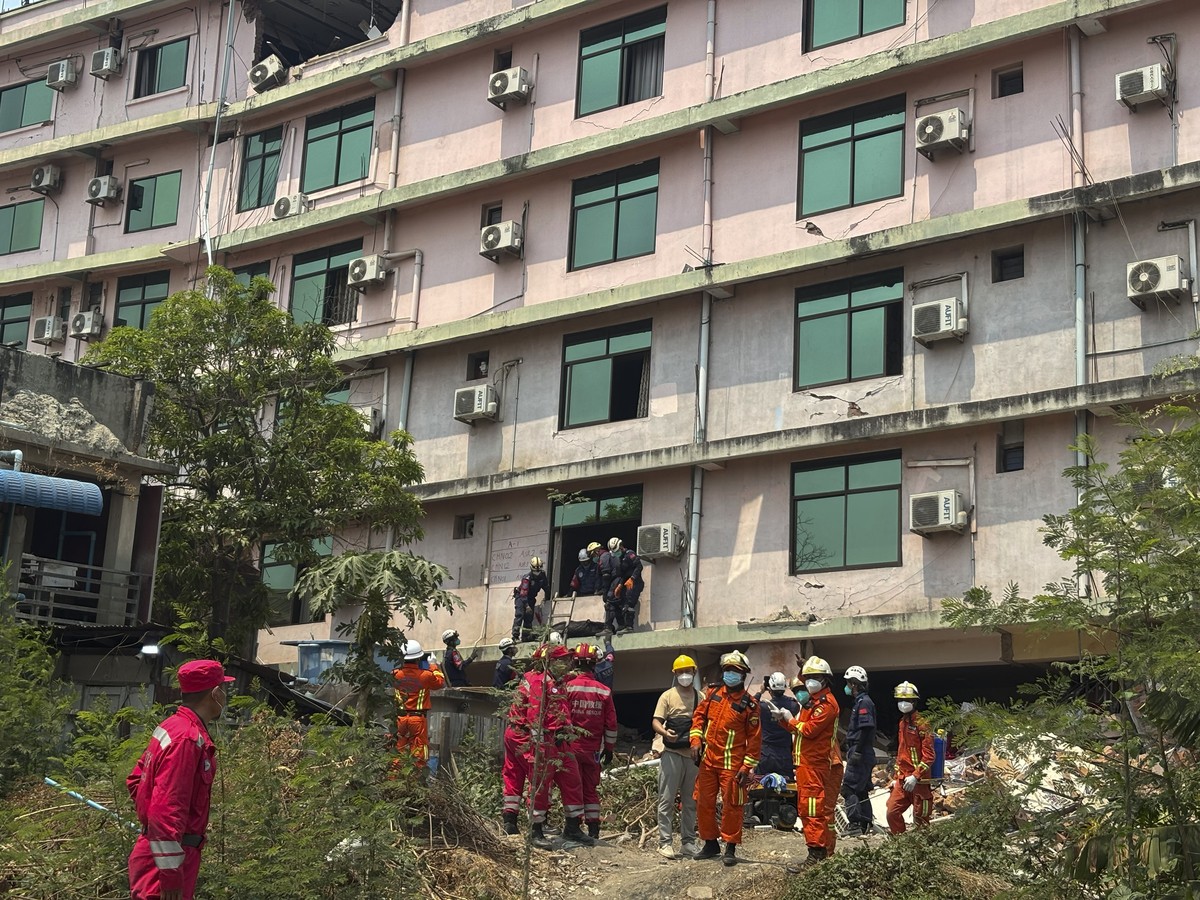 Rescuers carry the body of a victim, from . a collapsed building in the aftermath of Friday's earthquake in Mandalay, Myanmar, Thursday, April 3, 2025. (AP Photo)
Myanmar Earthquake
