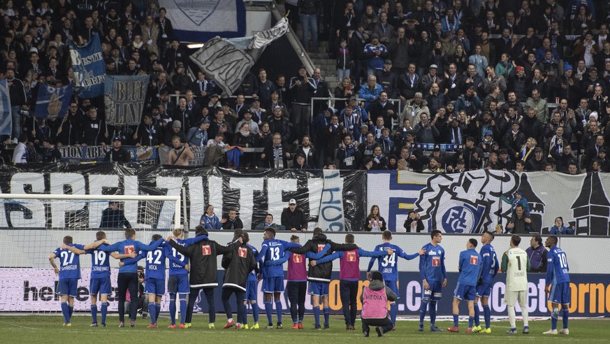 Die Luzerner feiern den Sieg nach dem Schweizer Cup 1/4 Final Spiel zwischen dem FC Luzern und dem BSC Young Boys vom Mittwoch, 6. Maerz 2019 in Luzern. (KEYSTONE/Urs Flueeler)