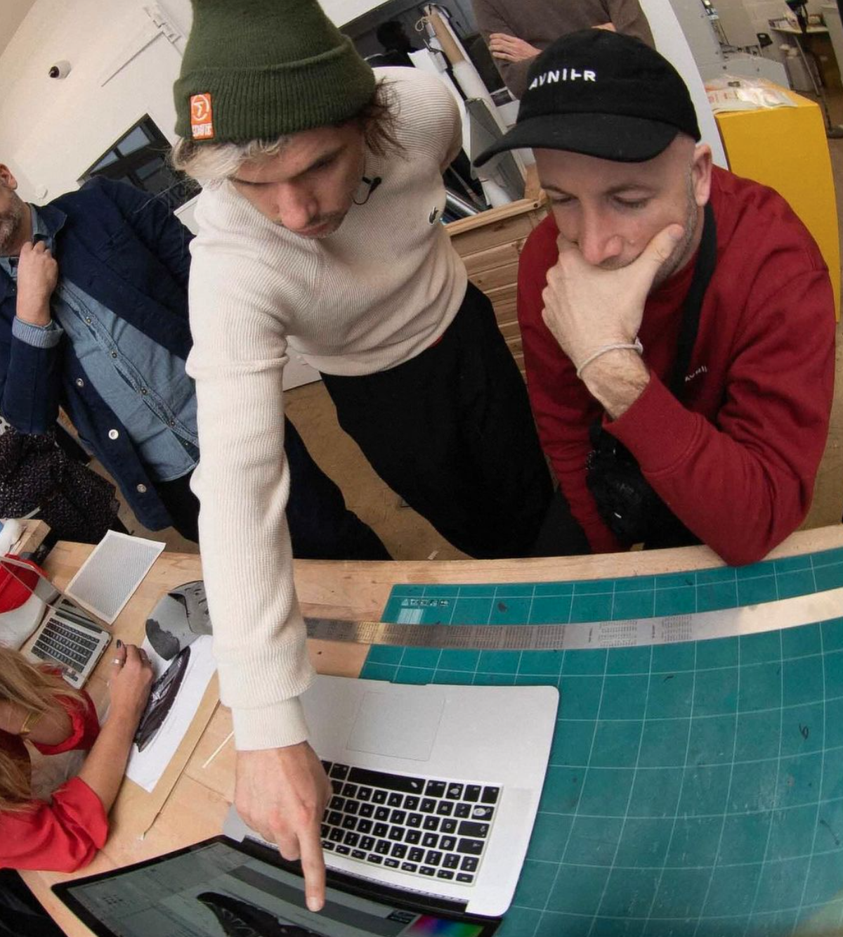 Orelsan et Sébastian Strappazzon en plein travail.