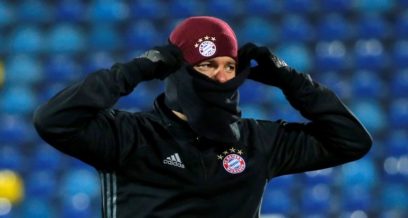 Football Soccer - Bayern Munich training - UEFA Champions League Group Stage - Olimp 2 Stadium, Rostov-on-Don, Russia - 22/11/16. Bayern Munich&#039;s player Xabi Alonso trains. REUTERS/Maxim Shemetov