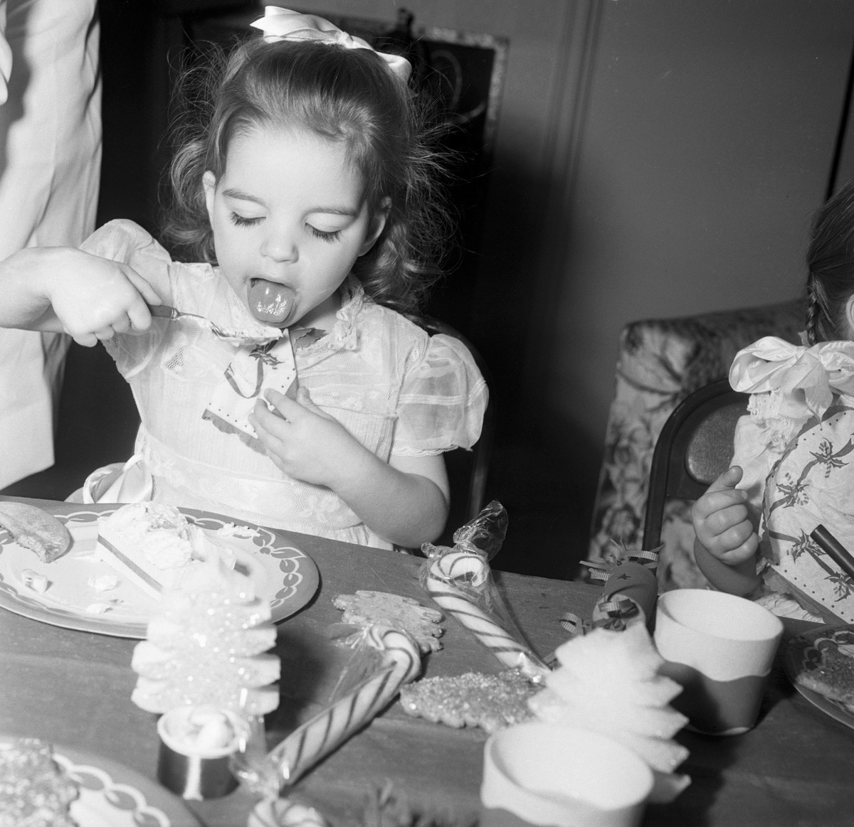 (Original Caption) 12/24/1948-Hollywood, California- Some of the other youngsters were all "agog" at the sight of the camera and array of photographer's lights, but not Liza Minnelli, d ...