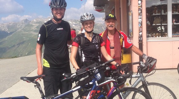 Oben auf dem Dach der Tour dur d'Schwiiz mit meiner Frau und Bergfloh Peter.