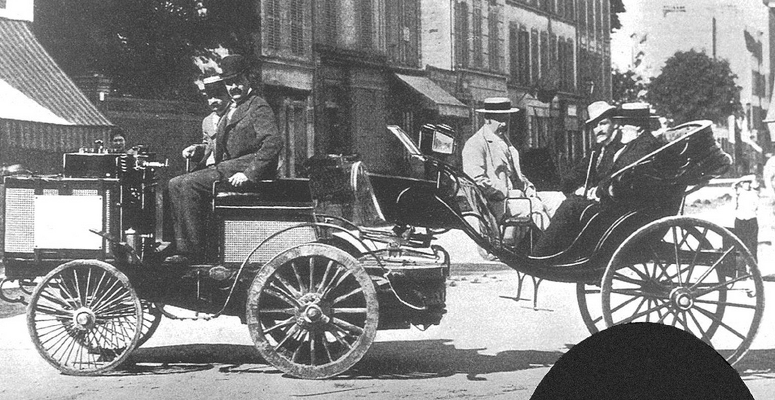 Der eigentliche Siegerwagen: Albert de Dion mit Weggefährten auf seinem dampfbetriebenen, zwei Tonnen schweren Monstrum.