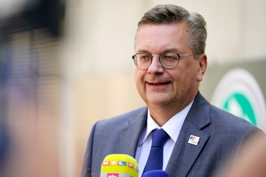 epa06900268 DFB President Reinhard Grindel gives a press statement after a meeting of DFB leaders with head coach Joachim Loew (not in picture) in Frankfurt, Germany, 20 July 2018 EPA/ALEXANDER BECHER