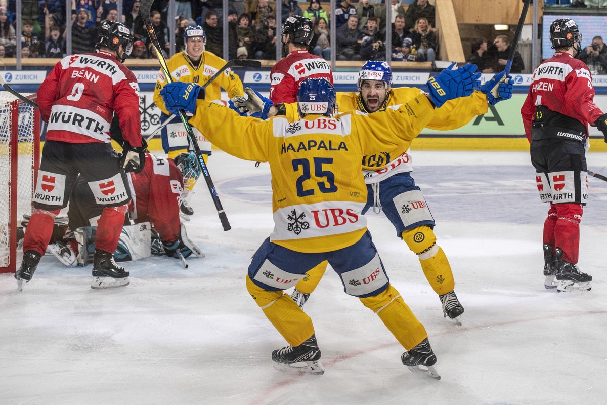 The players from Davos with Andreas Ambuehl, behind, and Henrik Haapala, front, reacts at the 3:2 goal during the game between Team Canada and Switzerland