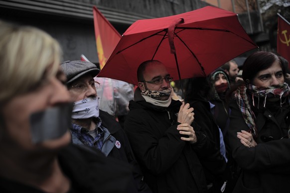 Die Demonstranten sind der Meinung, das neue Gesetz schränke die Meinungsfreiheit ein.&nbsp;