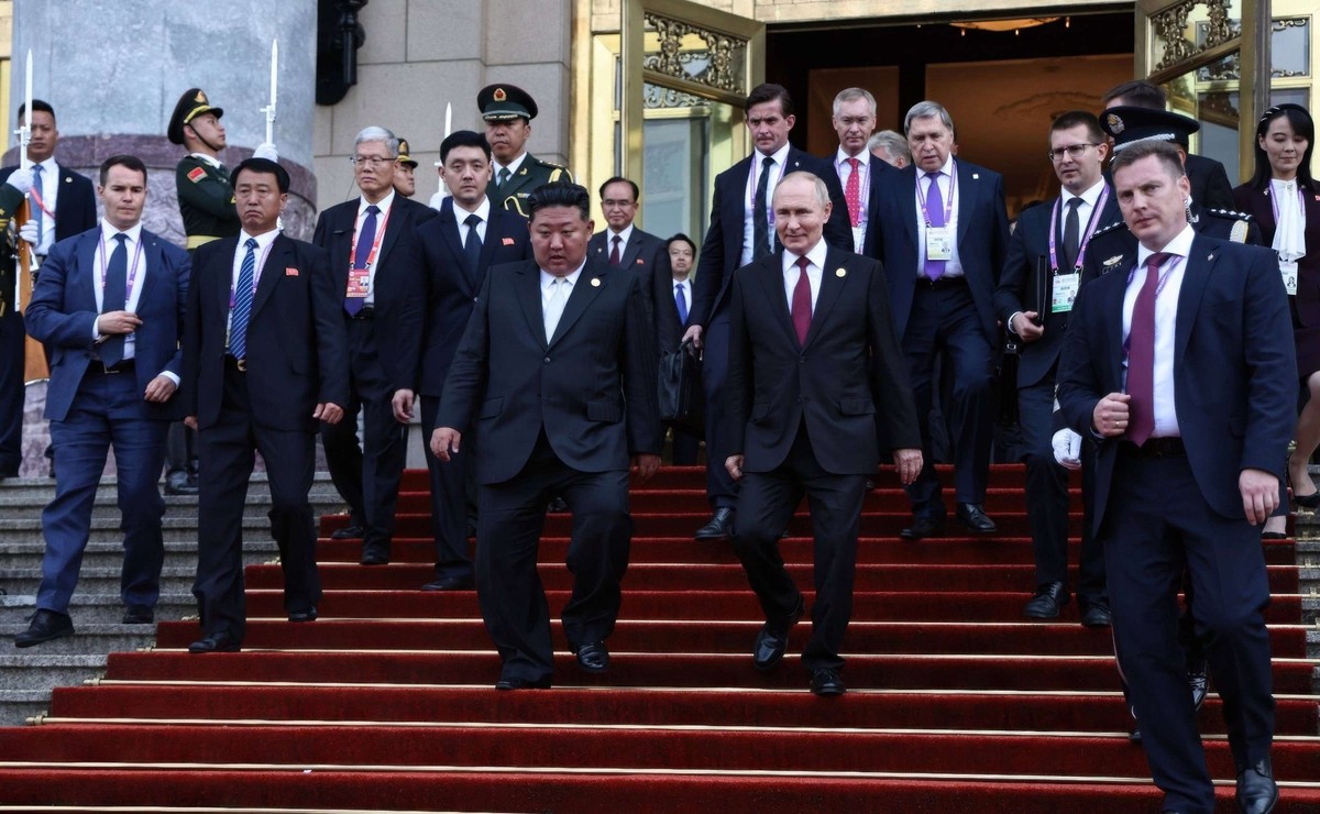 Le dirigeant nord-coréen Kim Jong-un s'affiche désormais aux côtés de dirigeants de premier plan.