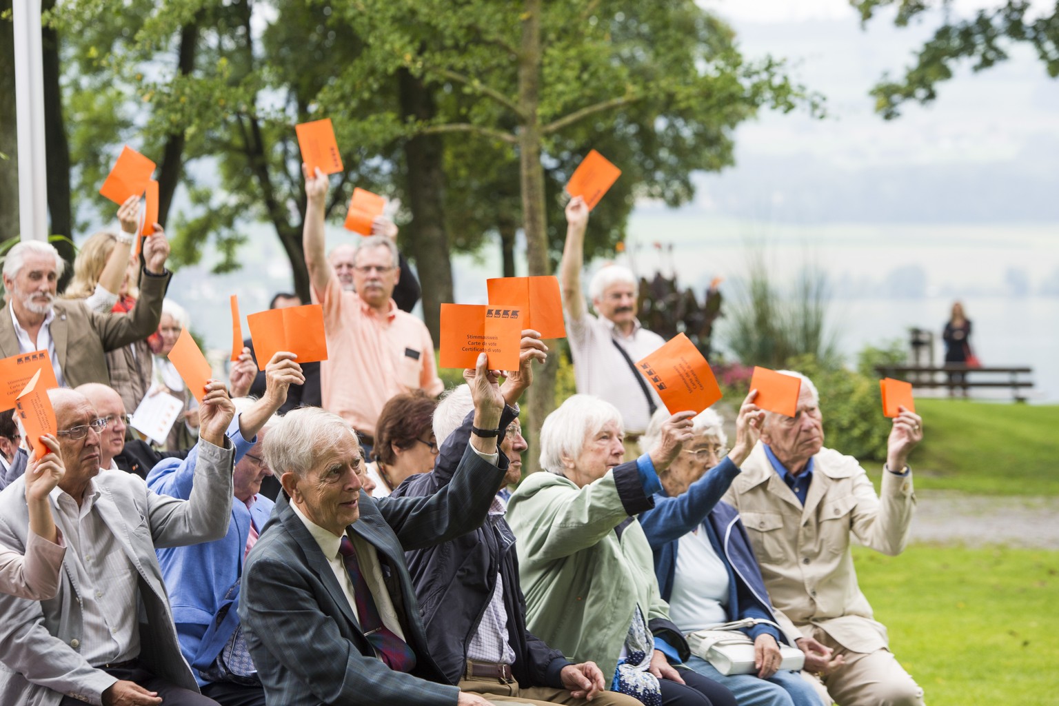 Parteitag unter freiem Himmel: In Sempach beschloss die CVP, dass sie nötigenfalls mehr Volksinitiativen lancieren will.