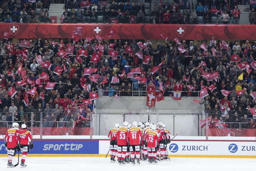 Switzerland&#039;s players and supporters react after the victory (2-0) during a friendly ice hockey game between Switzerland and Russia, at the Tissot Arena in Bienne, Switzerland, this Saturday, 22. ...