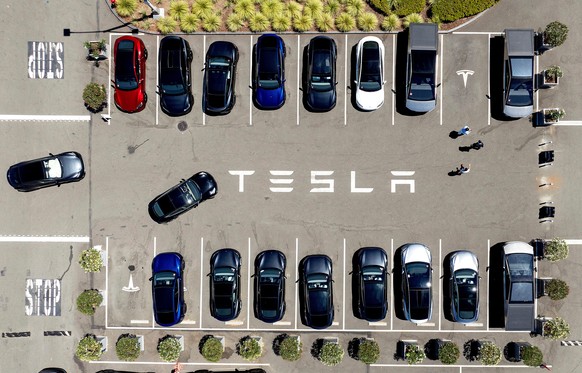 FILE - Tesla vehicles line a parking area at the company&#039;s Fremont, Calif., factory, Aug. 5, 2025. (AP Photo/Noah Berger)
Tesla Stuck Door Lawsuit