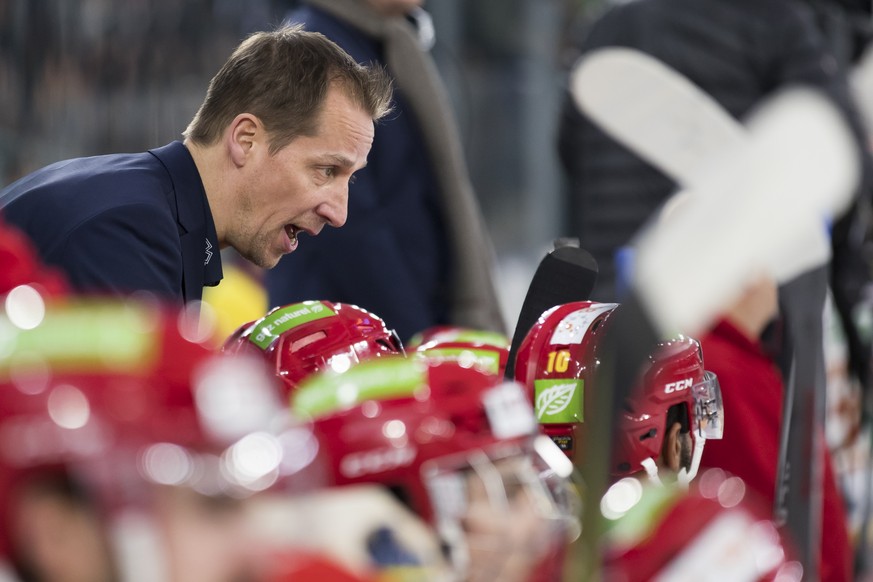 Biels Cheftrainer Antti Toermaenen waehrend dem Eishockey-Meisterschaftsspiel der National League zwischen dem EHC Biel und den SCL Tigers am Dienstag, den 23. Januar 2018 in der Tissot Arena in Biel. ...