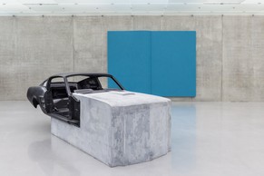 Vorne Mustang von 2008, hinten «Untitled (Ulysses)» von 2011.