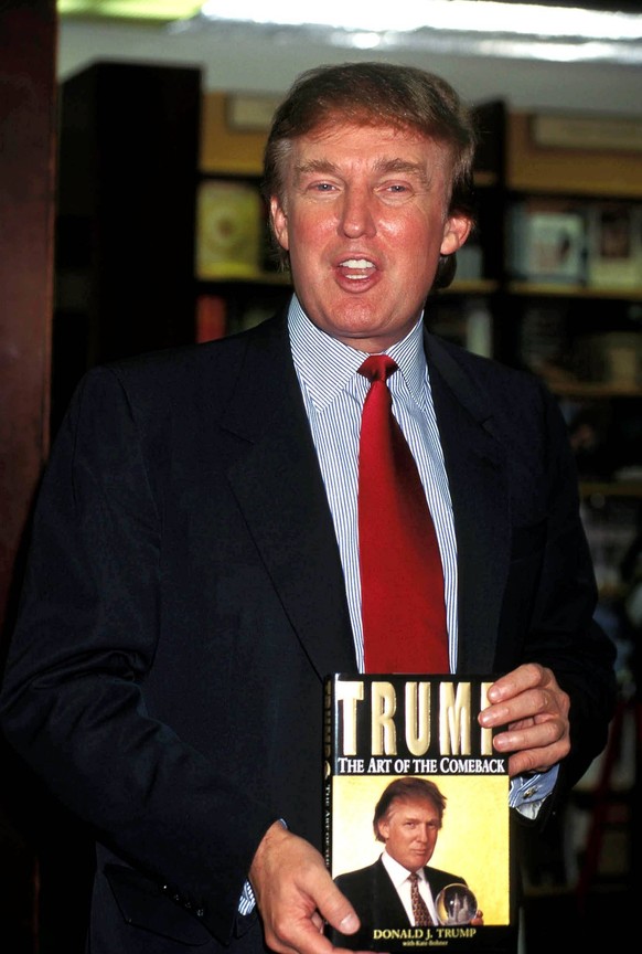 Jan. 1, 2011 - K10368WW.DONALD TRUMP BOOK SIGNING THE ART OF THE COMEBACK AT BARNES AND NOBLE , NEW YORK CITY 11/04/1997. WALTER WEISSMAN/ PUBLICATIONxINxGERxSUIxAUTxONLY - ZUMAg49
