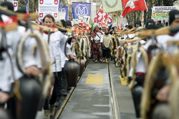 Demonstration gegen die Corona Massnahmen in Zuerich am Samstag, 8. Januar 2022. (KEYSTONE/Walter Bieri)