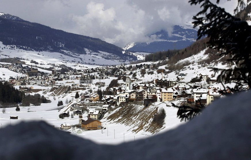 Die Gemeinden Tinizong, Savognin, Riom und Salouf (von vorne nach hinten) und Bivio, Cunter, Marmorera, Sur und Mulegns fusionierenn zu einer Gemeinde Namen&nbsp;Surses.&nbsp;