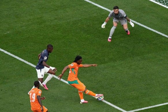 Ivory Coast's Elye Wahi, center, shoots against Ecuador goalkeeper Hernan Galindez during the World Cup Group E soccer match between Ivory Coast and Ecuador in Philadelphia, Sunday, June 14, 2026 ...