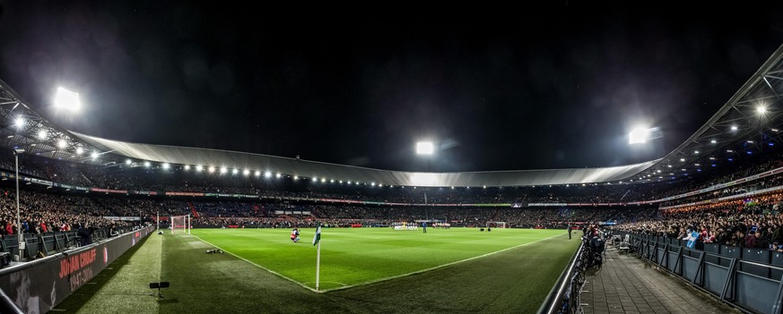 Blick in «die Wanne»: De Kuip in Rotterdam hat ein extrem steil abfallendes Dach.