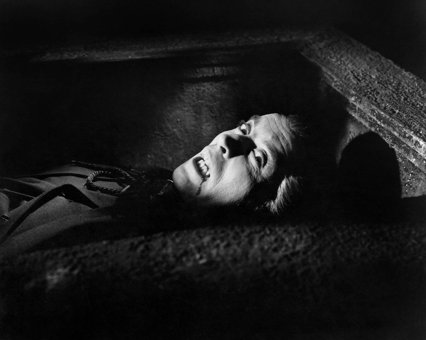 HORROR OF DRACULA, Christopher Lee, 1958 Courtesy Everett Collection PUBLICATIONxINxGERxSUIxAUTxONLY Copyright: xCourtesyxEverettxCollectionx MBDHOOF EC134