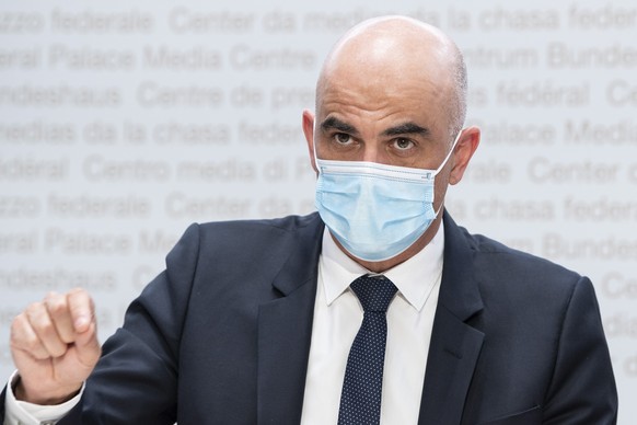 Bundesrat Alain Berset aeussert sich an einer Medienkonferenz zu Covid 19 Massnahmen, am Mittwoch, 12. Mai 2021, in Bern. (KEYSTONE/Peter Schneider)