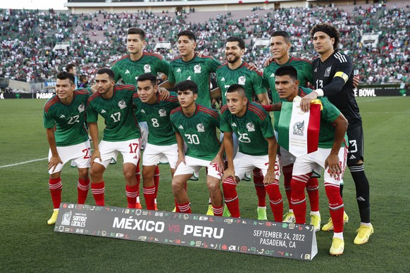 epa10204810 The Mexico National Team starters pose for a photo before the start of the International Friendly soccer match between Mexico and Peru at Rose Bowl Stadium, in Pasadena, California, USA, 2 ...
