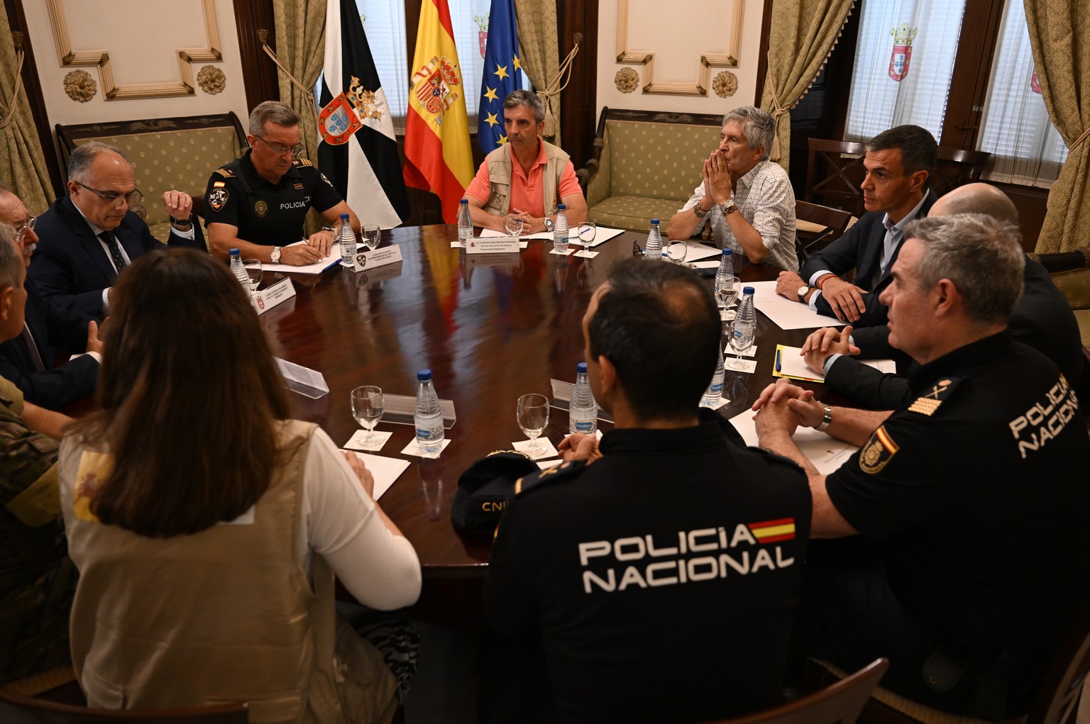 epa13143990 A handout photo made available by the Spanish Prime Minister's Office shows Spanish Prime Minister Pedro Sanchez (3R) as he chairs the coordination meeting with the Government Delegat ...