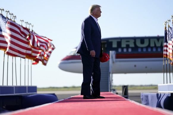 Former President Donald Trump arrives to speak at a campaign rally at Waco Regional Airport, Saturday, March 25, 2023, in Waco, Texas. (AP Photo/Evan Vucci)
Donald Trump