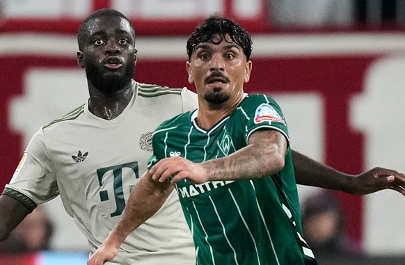Bayern&#039;s Dayot Upamecano, left, and Bremen&#039;s Cameron Puertas vie for the ball during the Bundesliga soccer match between Bayern Munich and Werder Bremen at the Allianz Arena in Munich, Germa ...