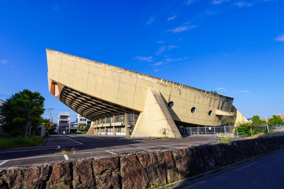 On a sunny morning in June 2024, the Kagawa Prefectural Gymnasium, also known as the "Ship Gymnasium," designed by Kenzo Tange, is in Takamatsu, Kagawa Prefecture.