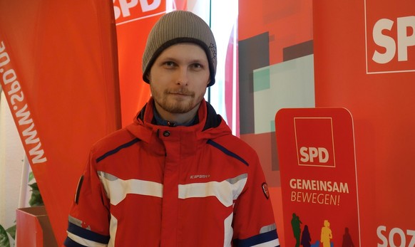 In Sonneberg im Bundesland Thüringen regiert der erste AfD-Landrat Deutschland. Am 12. Februar 2025, kurz vor der Bundestagswahl in Deutschland, hat watson den SPD-Politiker Louis Räder in Sonneberg g ...