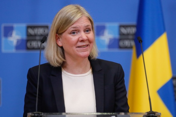 epa10037022 Sweden&#039;s Prime Minister Magdalena Andersson (L) and Secretary General of North Atlantic Treaty Organization (NATO) Jens Stoltenberg gives a joint press conference at the end of a meet ...