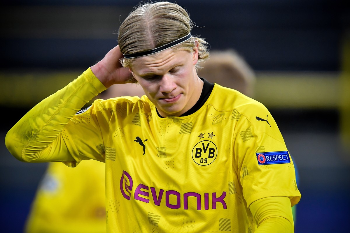 epa09135913 Dortmund's Erling Haaland reacts after conceding the 1-2 goal during the UEFA Champions League quarter final, second leg soccer match between Borussia Dortmund and Manchester City in  ...