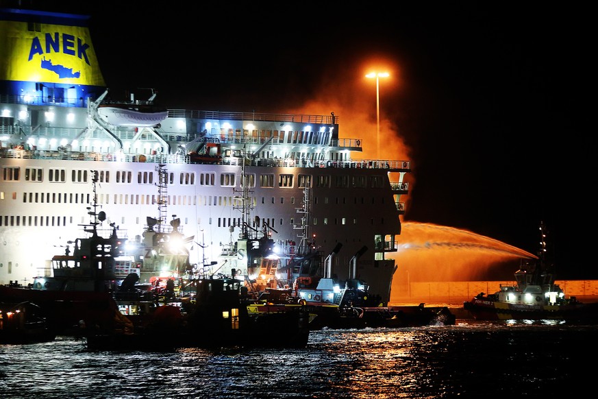 epa06980084 Firefighting boats try to extinguish a fire that broke out in the garage of &#039;Eleftherios Venizelos&#039; ferry at the port of Piraeus, Greece, 29 August 2018. The ferry carrying 875 o ...