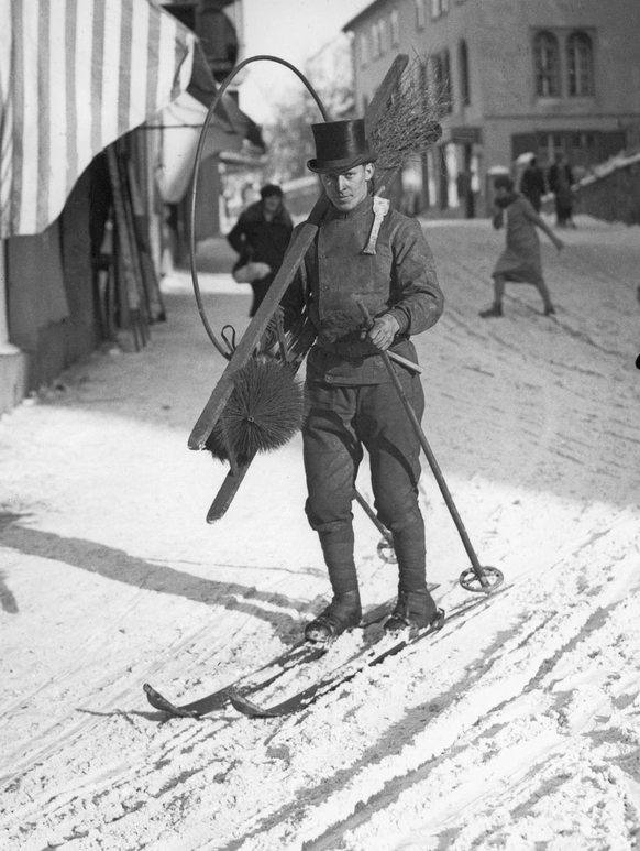 A Swiss chimney sweep in his quaint garb, seen at St. Moritz, on his way to business on skis, complete with top hat. Note 5 minutes. St. Moritz 1928-38 High hat CD466 sites: SAINT MORITZSCHWEIZ sp_sw  ...