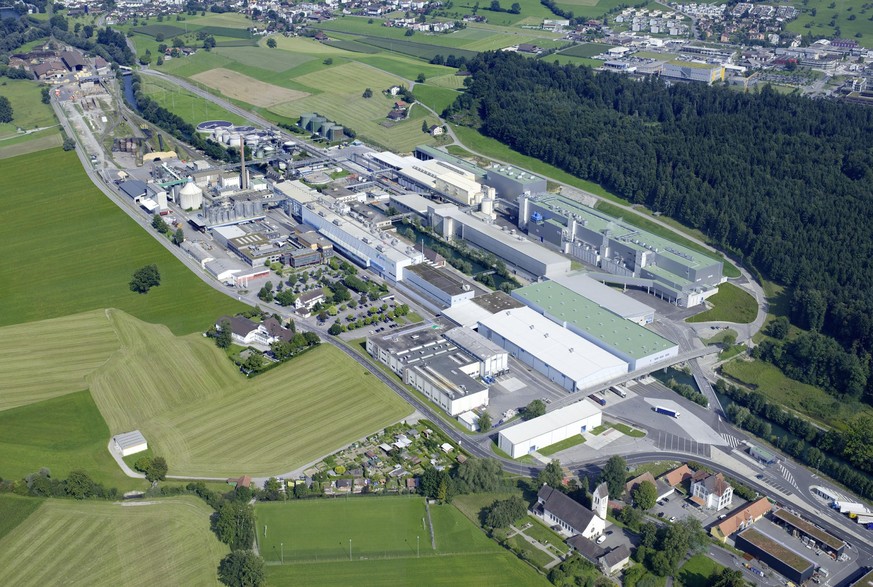 Blick auf den Hauptsitz der CPH-Gruppe und die Papierfabrik in Perlen, Luzern.