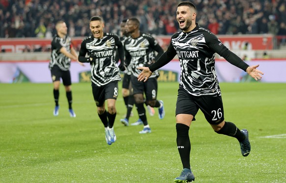 epa11007850 Stuttgart&#039;s Deniz Undav celebrates with teammates after scoring the 1-0 during the German Bundesliga soccer match between VfB Stuttgart and SV Werder Bremen in Stuttgart, Germany, 02  ...