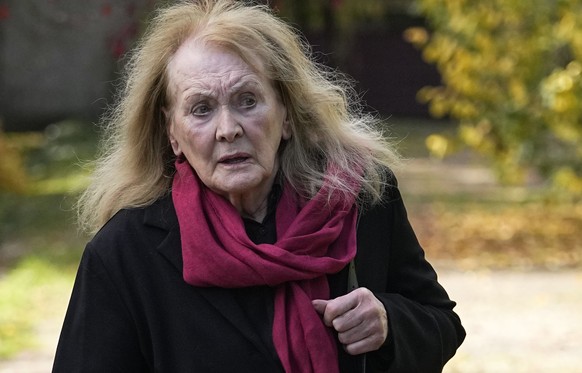French author Annie Ernaux leaves her home in Cergy-Pontoise, outside Paris, Thursday, Oct. 6, 2022. 2022&#039;s Nobel Prize in literature has been awarded to French author Annie Ernaux. The 82-year-o ...