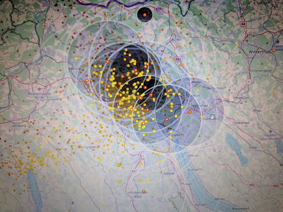 25 - 30 Blitze pro Minute – heftiges Gewitter entlädt sich über Zürich und Luzern 
Yep das war nett https://youtu.be/dlopNFQCFkY