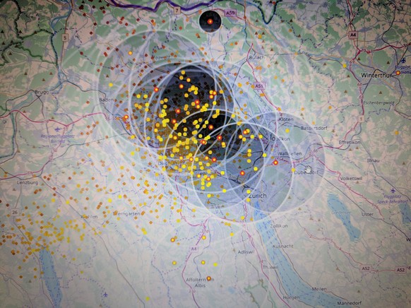 25 - 30 Blitze pro Minute â heftiges Gewitter entlÃ¤dt sich Ã¼ber ZÃ¼rich und LuzernÂ 
Yep das war nett https://youtu.be/dlopNFQCFkY