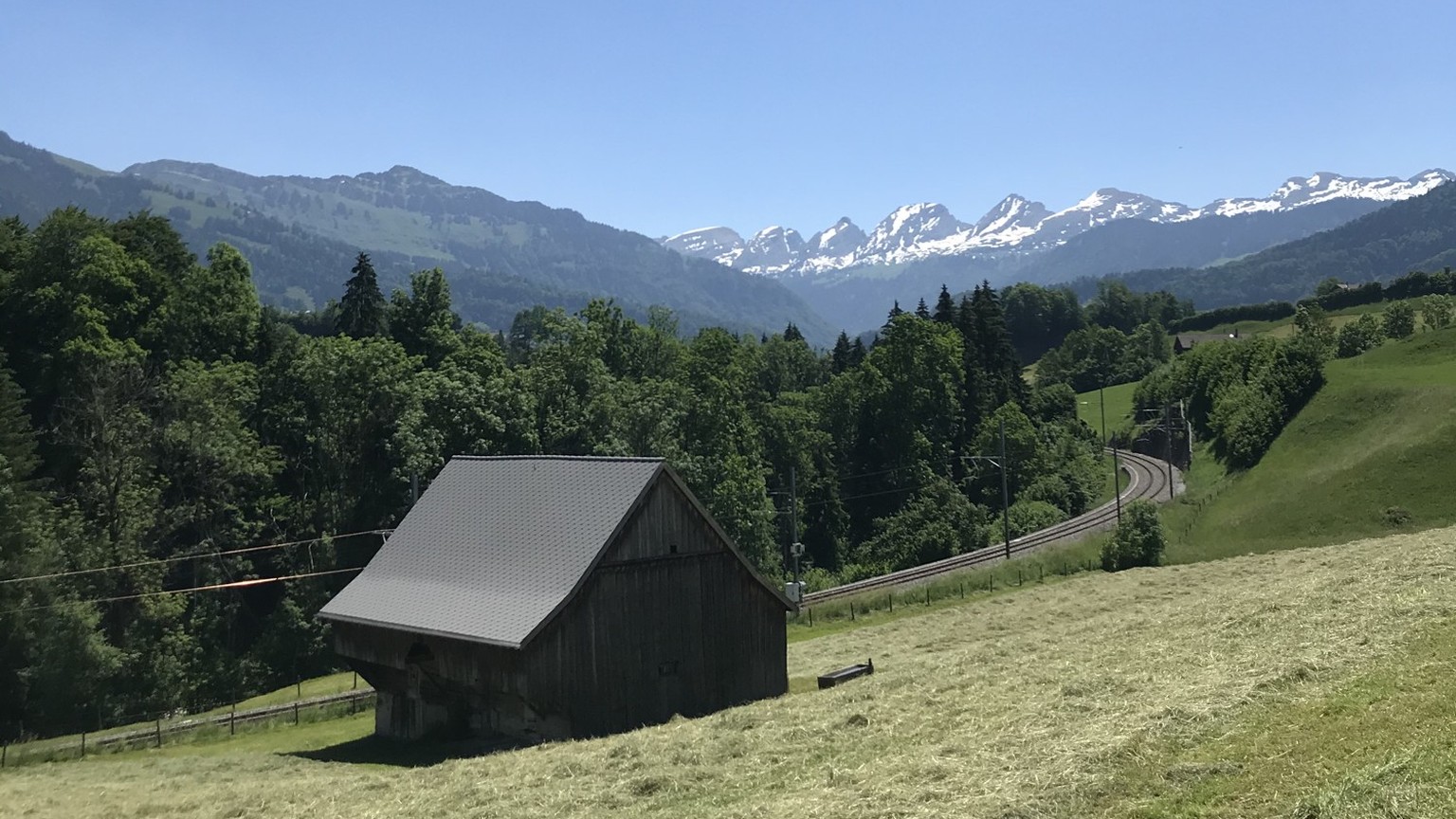 Blick auf die Churfirsten zwischen Krummenau und Nesslau im Toggenburg
