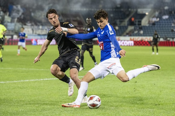 Leny Meyer, rechts, von Luzern im Spiel gegen Dirk Abels, links, von GC beim Super League Meisterschaftsspiel zwischen dem FC Luzern und den Grasshoppers Zuerich vom Freitag, 10. Mai 2024 in Luzern. ( ...