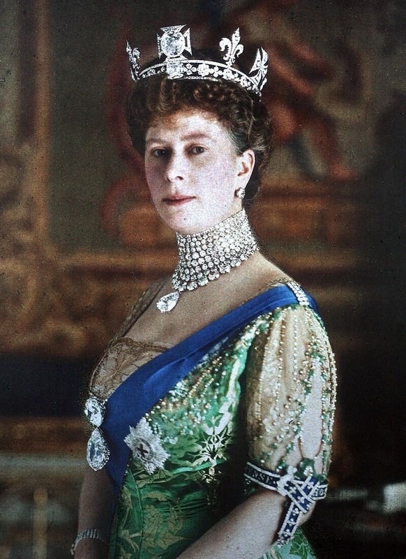 Queen Mary wearing Cullinans I and II as a brooch on her chest, III as a pendant on the Coronation Necklace, and IV in the base of her crown, below the Koh-i-Noor
https://en.wikipedia.org/wiki/Cullina ...