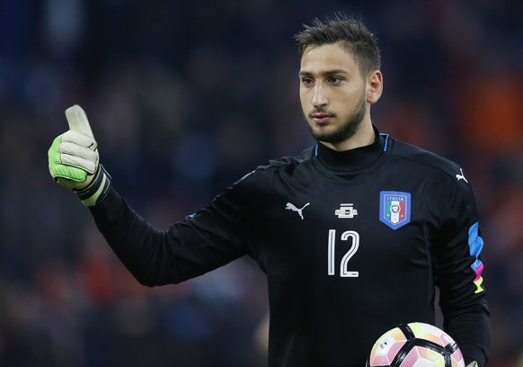 ARCHIV - ZU ITALIEN, GEGNER DER SCHWEIZ AN DER UEFA EURO 2020 FUSSBALL EUROPAMEISTERSCHAFT STELLEN WIR IHNEN FOLGENDES BILDMATERIAL ZUR VERFUEGUNG - Italy&#039;s new goalkeeper Gianluigi Donnarumma sh ...