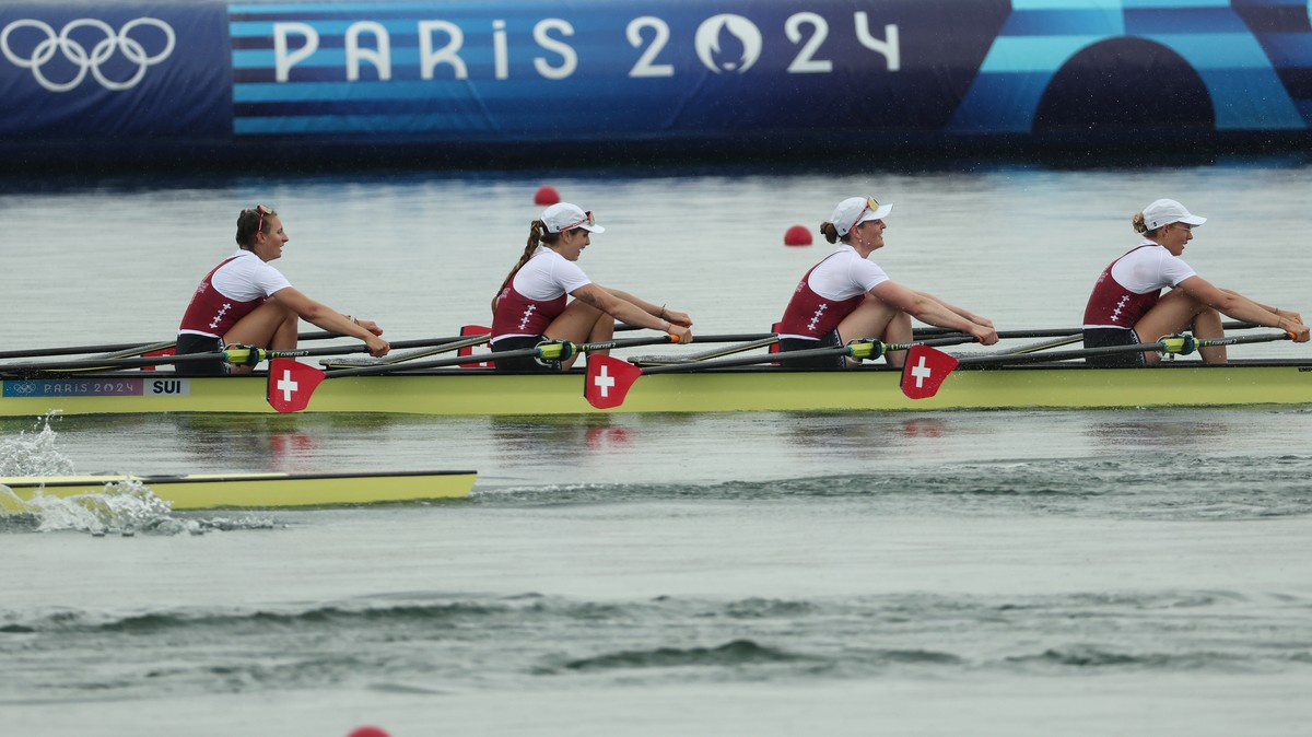 epa11499597 Fabienne Schweizer, Pascale Walker, Celia Dupre and Lisa Loetscher of Switzerland compete during Women Quadruple Sculls heat race of the Rowing competitions in the Paris 2024 Olympic Games ...