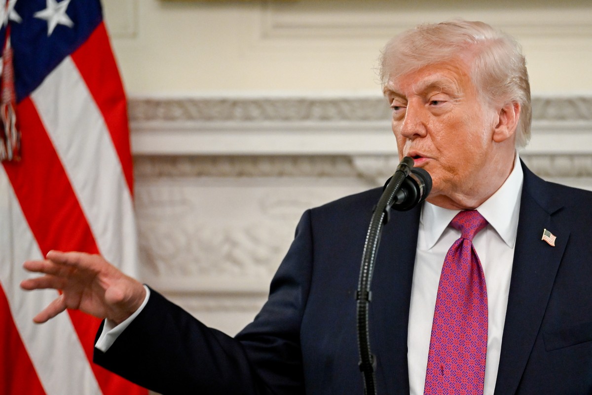 epa12905577 US President Donald Trump speaks in the State Dining Room of the White House in Washington, DC, USA, 21 April 2026. The event honors over 100 National Collegiate Athletic Association (NCAA ...