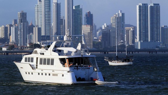 epa05247058 A general view shows boats cruising the Panama Bay, in Panama City, Panama, 06 April 2016. Panamanian President Juan Carlos Varela has announced a committee of experts to assess 'the  ...