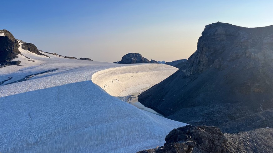 Windkolk Planurahütte Schweiz der Rekorde Planura Claridenfirn Hüfifirn Gletscher Schweiz (Juli 2024)