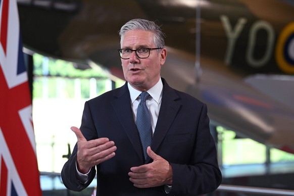 epa12997651 British Prime Minister Keir Starmer (R) and Polish Prime Minister Donald Tusk at the Battle of Britain Bunker in the Uxbridge district of London, Britain, 27 May 2026. The UK is poised to  ...